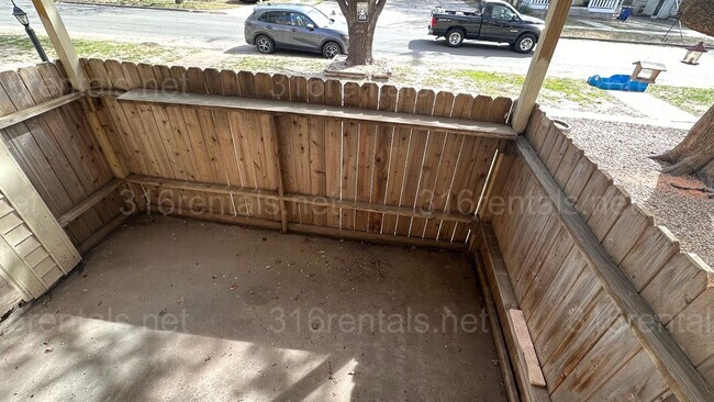 Building Photo - $1250 - 3 room 2 bath - Apartment located in Riverside