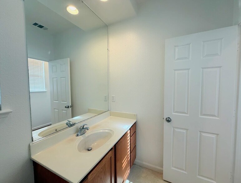 Building Photo - 1288 Wildcat Dr