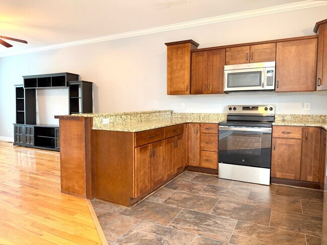 Building Photo - 90 Promontory Ln
