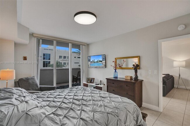 Building Photo - 9559 Collins Ave