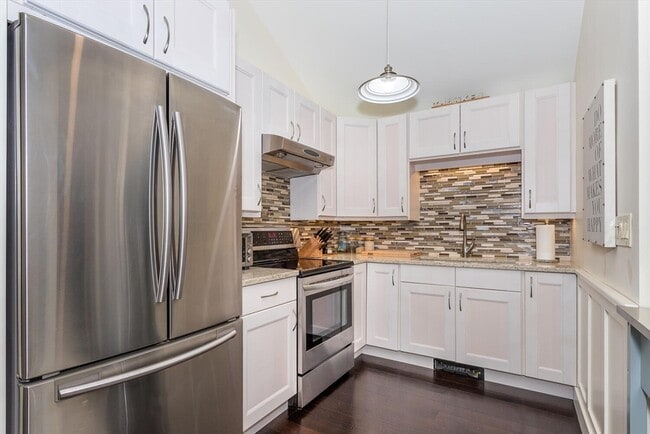 Building Photo - 32 Billings St