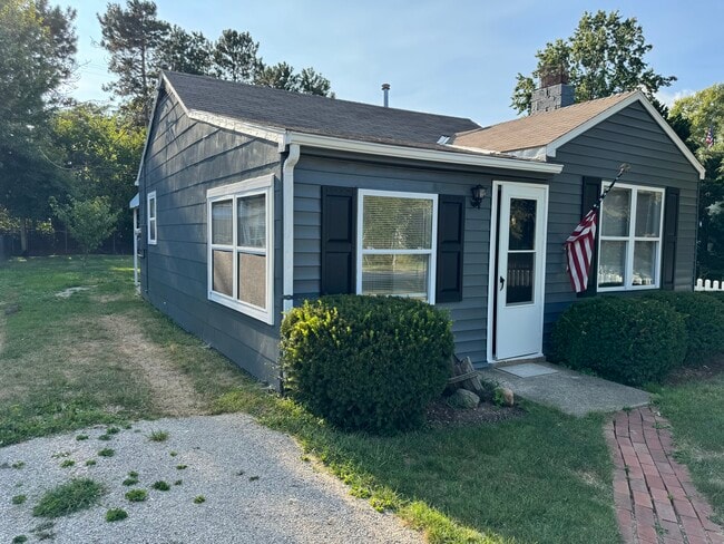 Building Photo - 220 Morton Rd