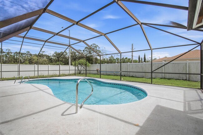 Building Photo - Amazing Pool Home!