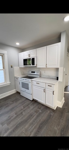 Building Photo - 95 New Canaan Ave
