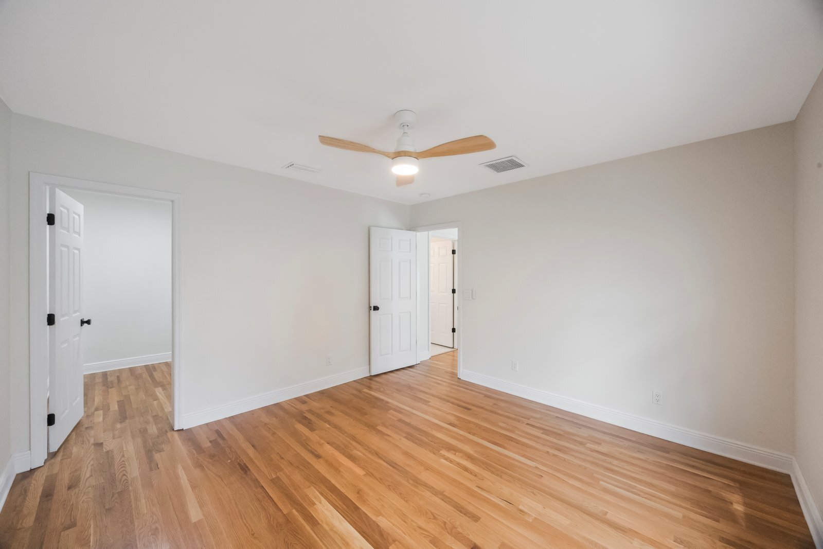 Building Photo - 5020 15th Ave N