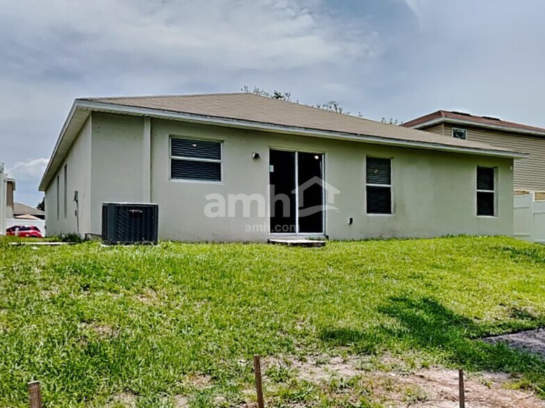 Building Photo - 7271 Wakeview Dr