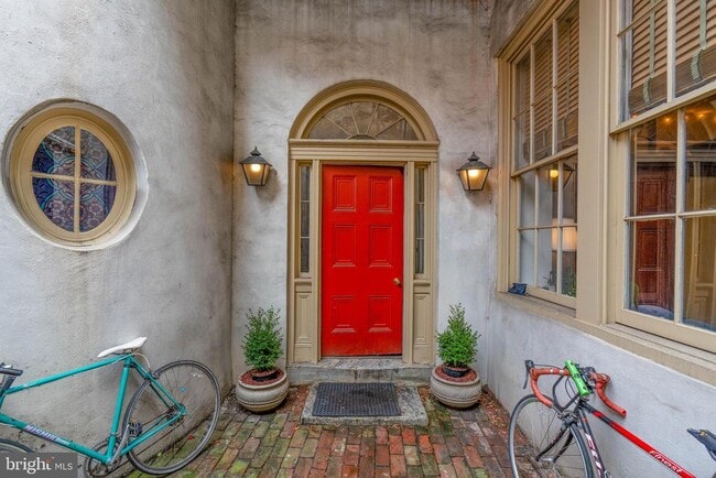 Building Photo - 239 Race St