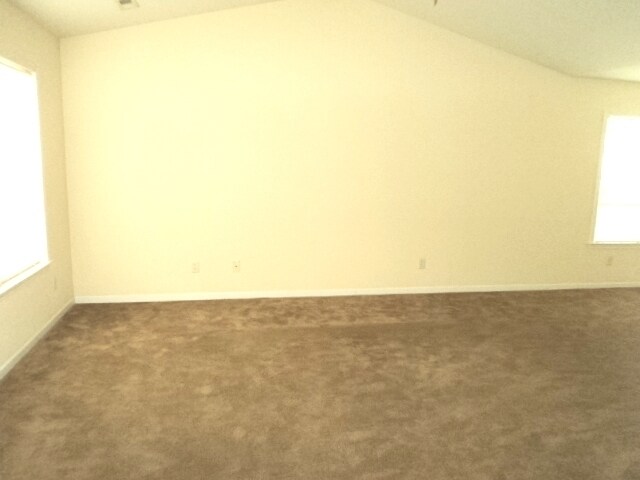 Building Photo - Students welcome! 3 BR House with rocking chair front Porch. Close to UNCW