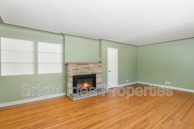 Building Photo - 4950 Sheridan Ave S