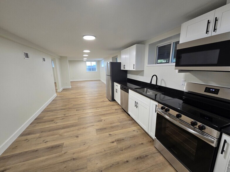 Building Photo - 20 Poirier Pl