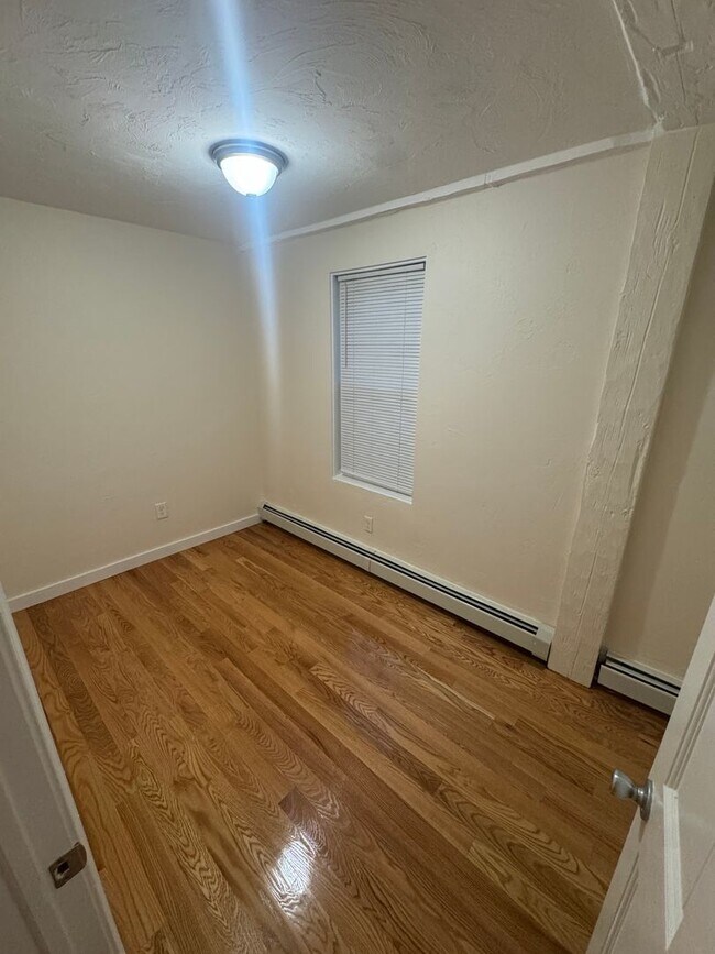 Building Photo - 111 Main St