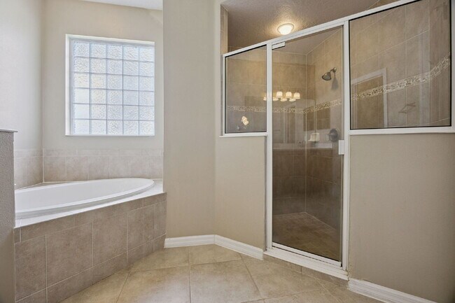 Building Photo - Spacious 3-Bedroom Gem with 2 Baths and 2238 Sq Ft of Comfort in Clermont!