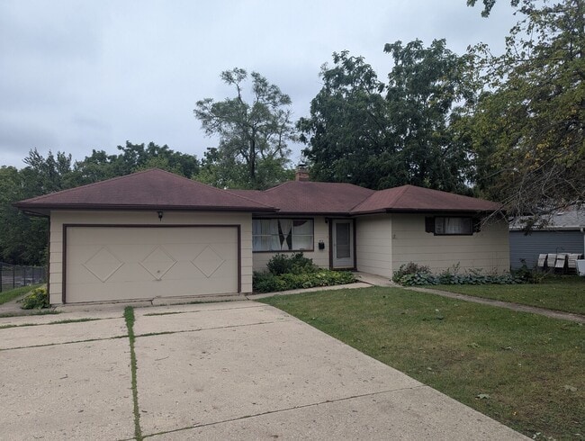Primary Photo - 413 W Palatine Rd