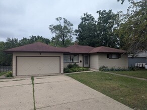 Building Photo - 413 W Palatine Rd