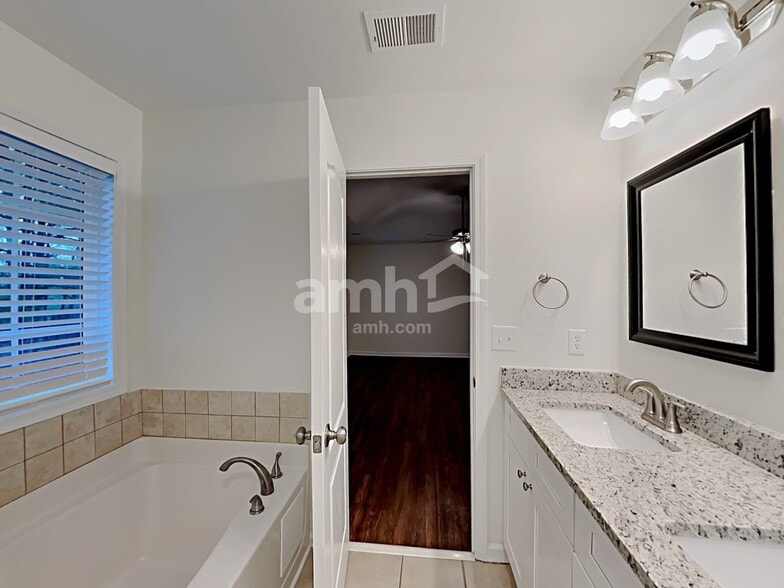 Building Photo - 92 Brookvalley Crossing