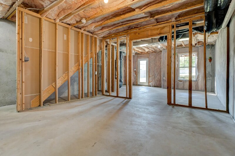 Building Photo - 718 Sage Ct
