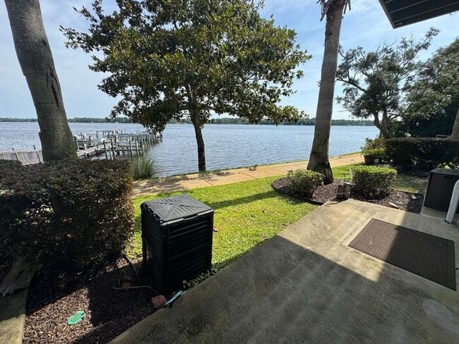 Building Photo - Navarre - Hidden Bay Village - 3 bedroom, 3 bathroom - Waterfront Townhome