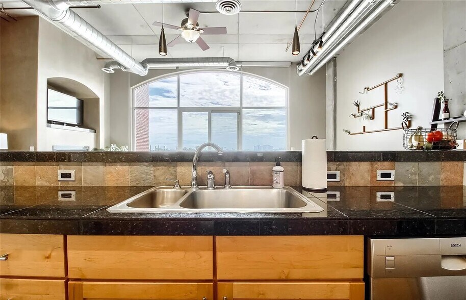 Building Photo - 2899 N Speer Blvd