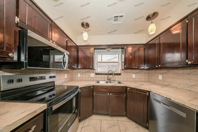 Building Photo - 10205 Glascow Dr