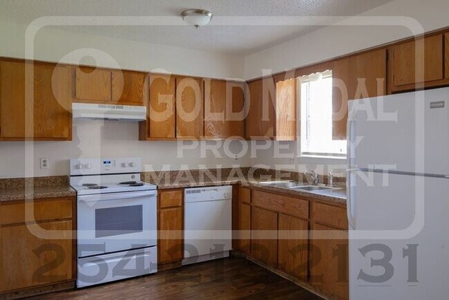 Building Photo - 1803 Cedarhill Dr