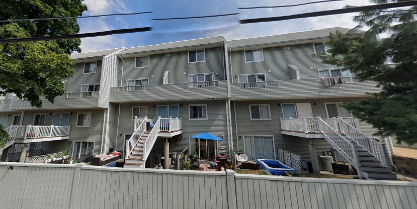 Building Photo - 146 North Beacon St