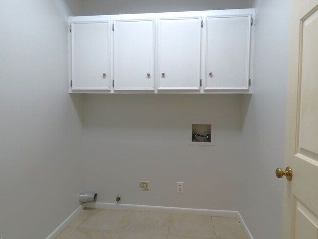 Building Photo - South Tyler! Beautiful 4 Bedroom, 3 Bath H...
