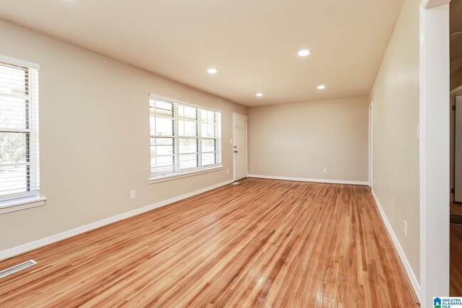 Building Photo - 104 Newport Dr