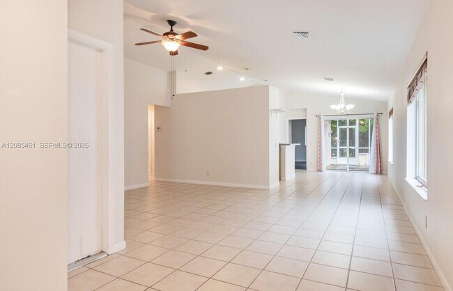 Building Photo - 1211 Golden Cane Dr