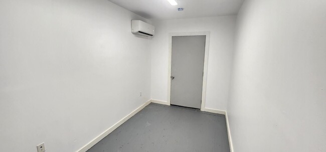 Building Photo - 15901 S Meridian Ave
