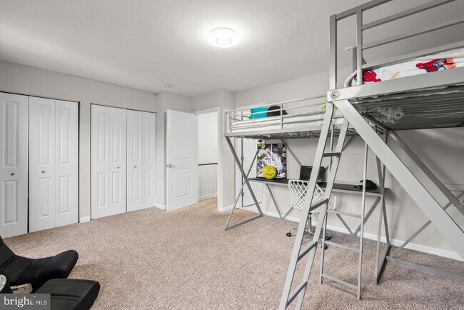 Building Photo - 18005 Sunset Lake Ct