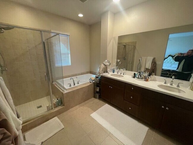 Building Photo - 10678 Village Haven Trail