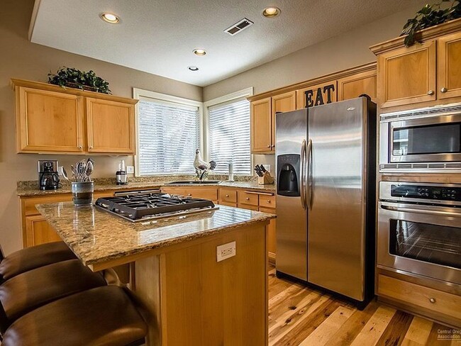 Building Photo - Must see one level home in NW Bend