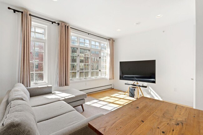 Building Photo - 110 Tidewater St