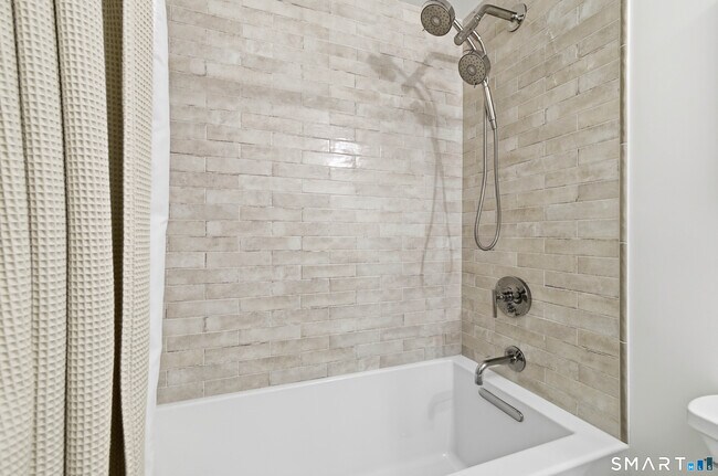 Building Photo - 60 Cinnamon Spring