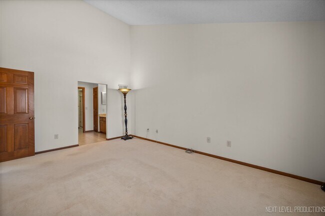 Building Photo - 114 Elmtree Ct