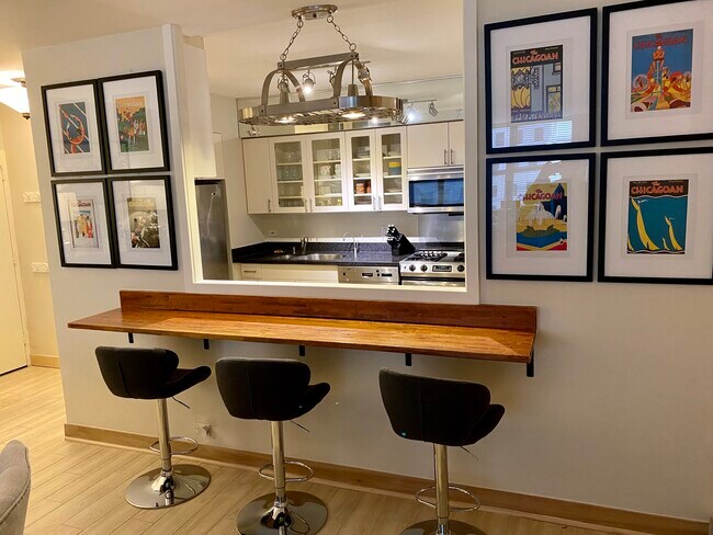 Breakfast bar - 1000 N Lake Shore Dr