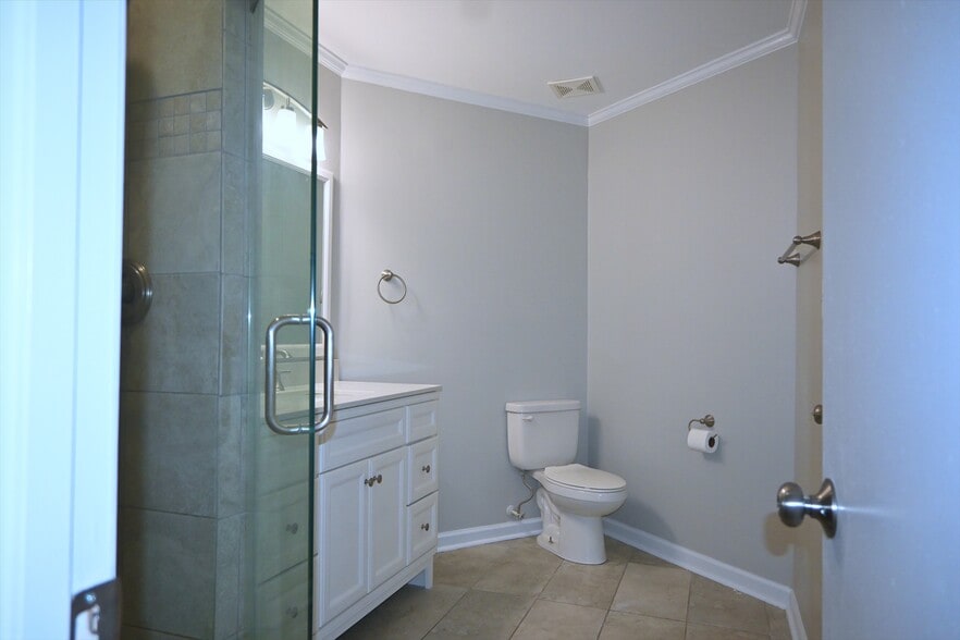 Building Photo - 2553 Stockbridge Dr