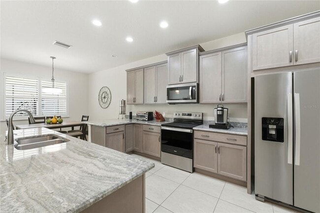 Building Photo - 1033 Sawgrass Dr