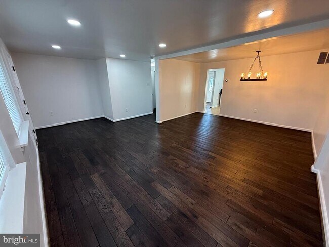 Building Photo - 8049 St Annes Ct