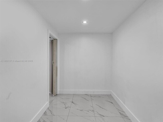 Building Photo - 4941 SW 44th Ave