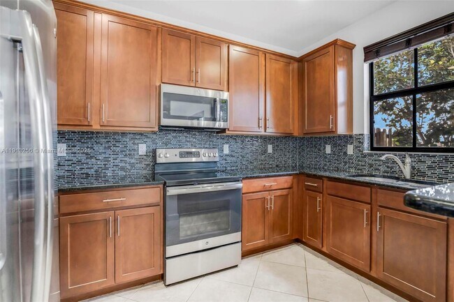 Building Photo - 9583 Town Parc Cir N