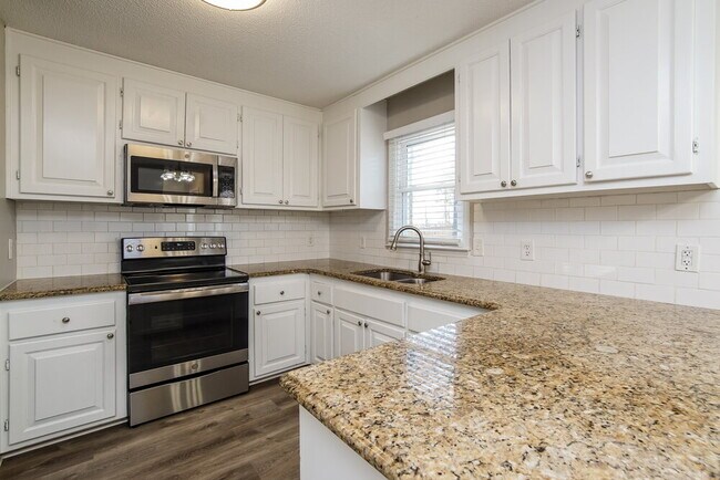 Building Photo - 3007 Brittany Dr