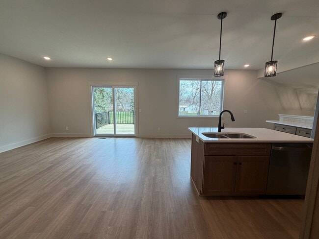 Building Photo - Newly built 3 bedroom spacious home!