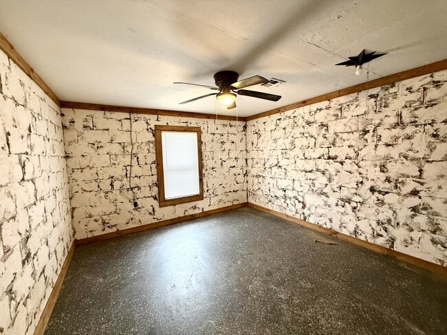 Building Photo - 52 Landmark Rd