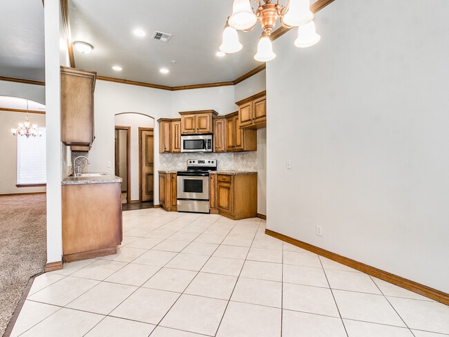 Building Photo - 15609 Traditions Dr