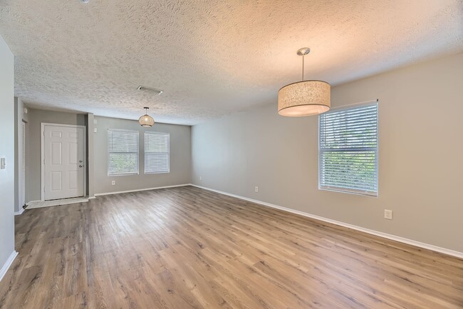 Building Photo - 5855 Monroe Crossing