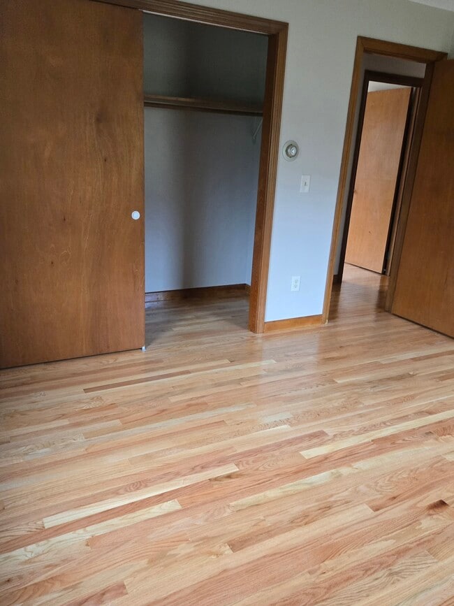 Building Photo - 48 River Rd