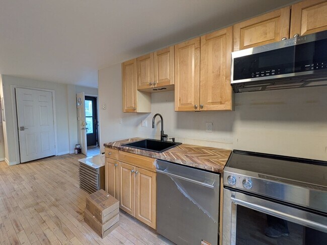 Building Photo - 263 Highland Ave