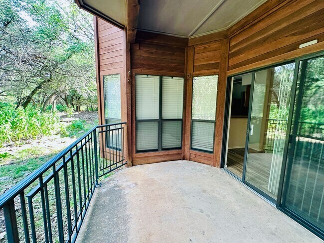 Building Photo - Charming 2 Bed 2 Bath Condo with Nature Vi...