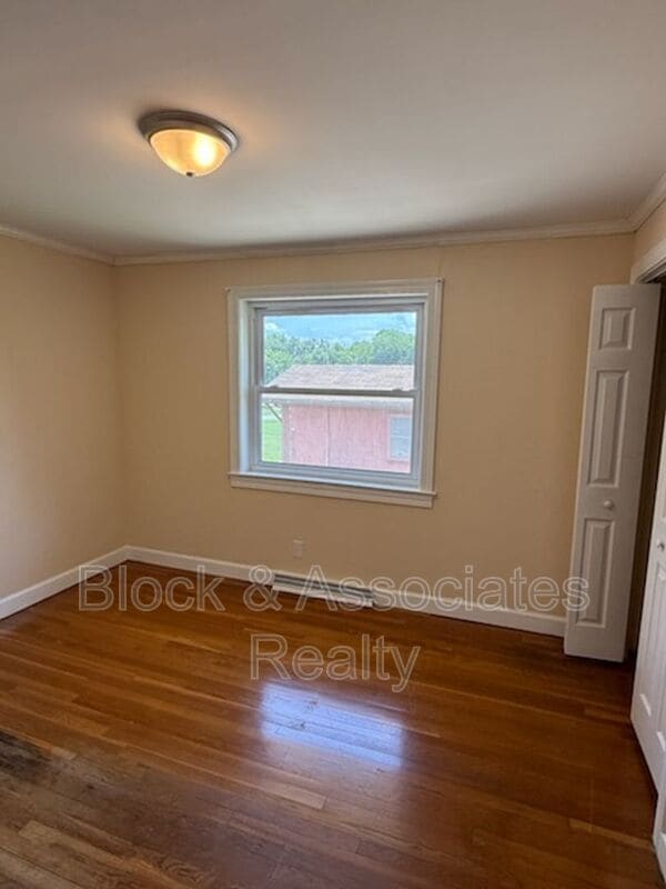 Building Photo - 1542 N Tremont Dr